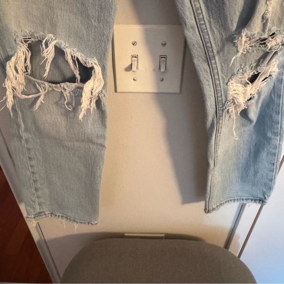 Abercrombie & Fitch The Mom High High Light Blue Ripped Knee Jenas - Picture 5 of 7